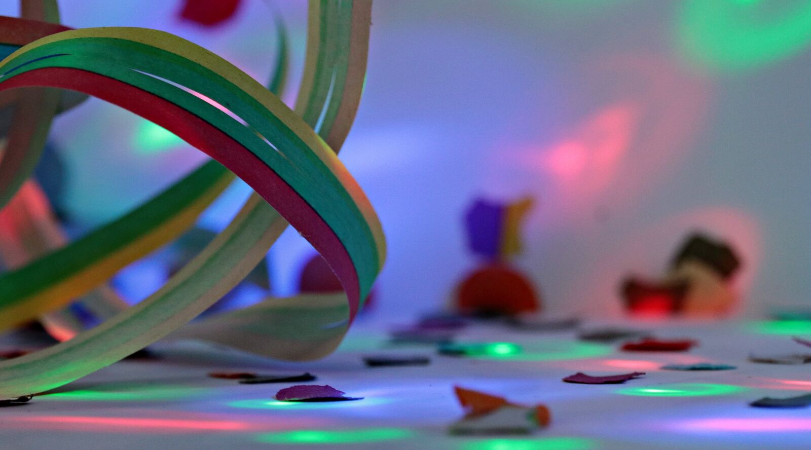 Canon EOS 80D sample photo. Streamer, confetti, light photography