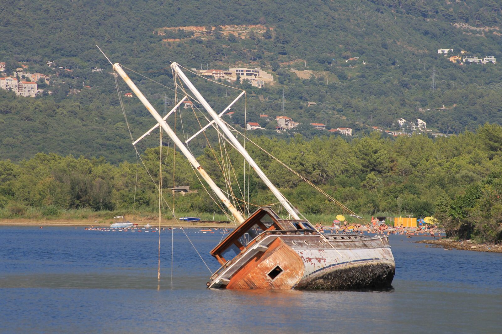 Canon EOS 1100D (EOS Rebel T3 / EOS Kiss X50) sample photo. Shipwreck, sank, ship photography