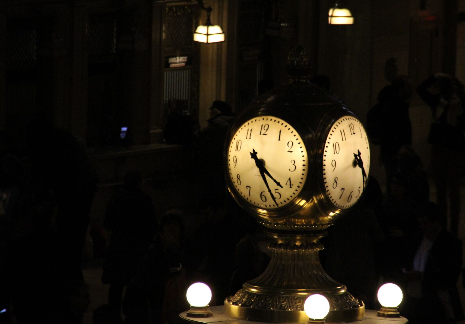 Canon EOS 7D sample photo. Train, station, grand central photography