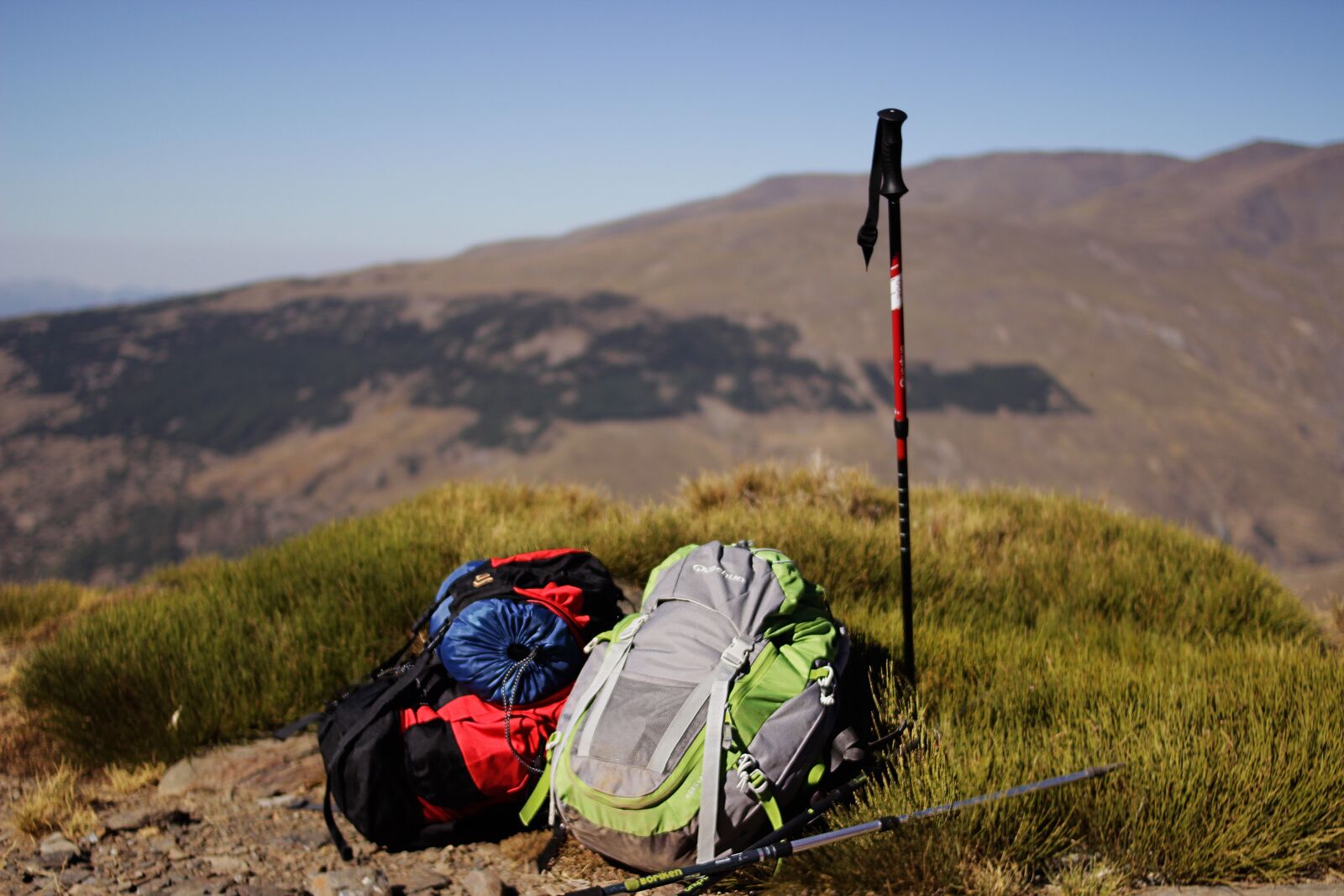 Canon EOS 600D (Rebel EOS T3i / EOS Kiss X5) sample photo. Backpack, cane, mountaineering photography