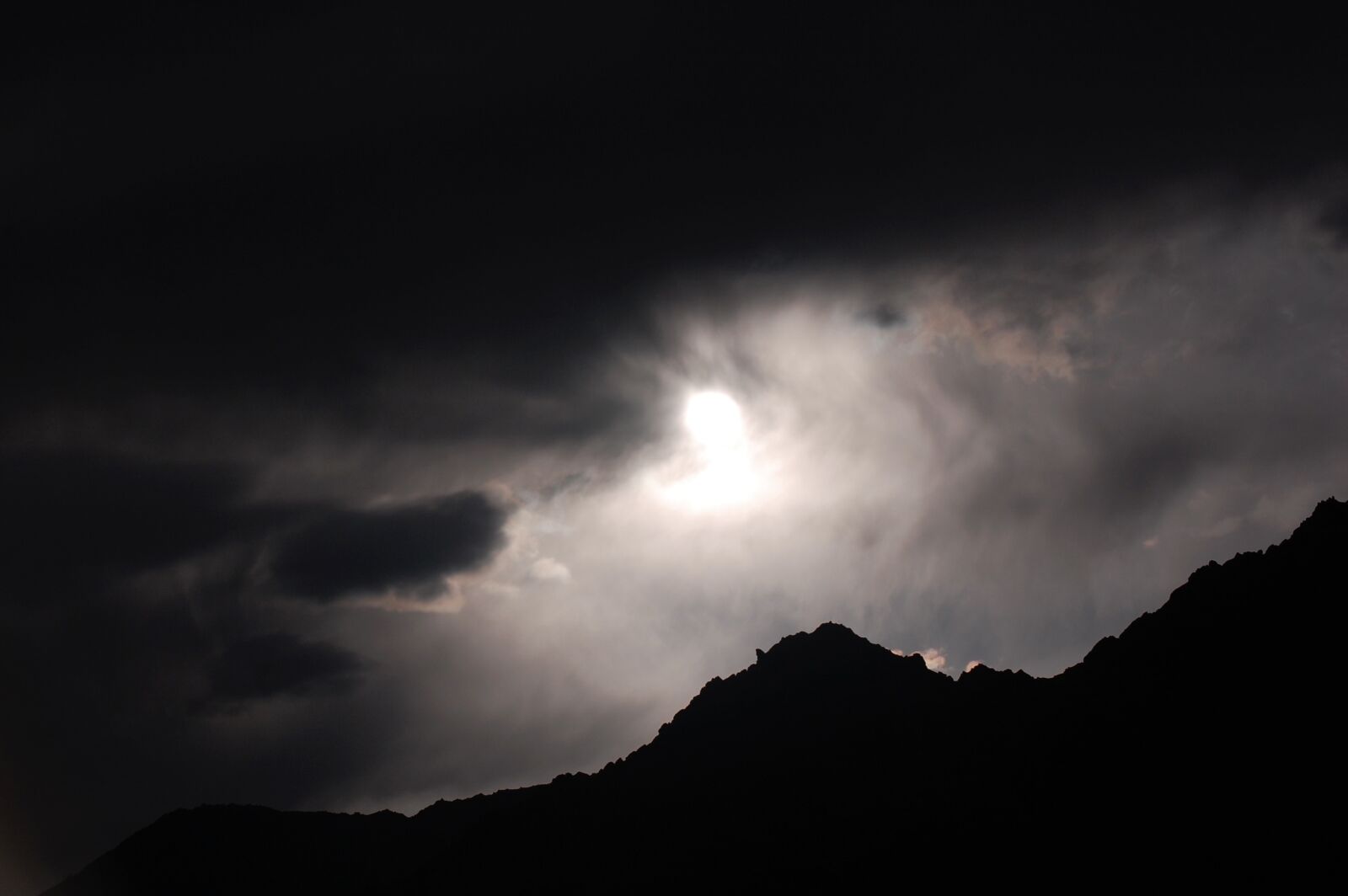 Nikon D40 sample photo. Sunset, clouds, dark photography
