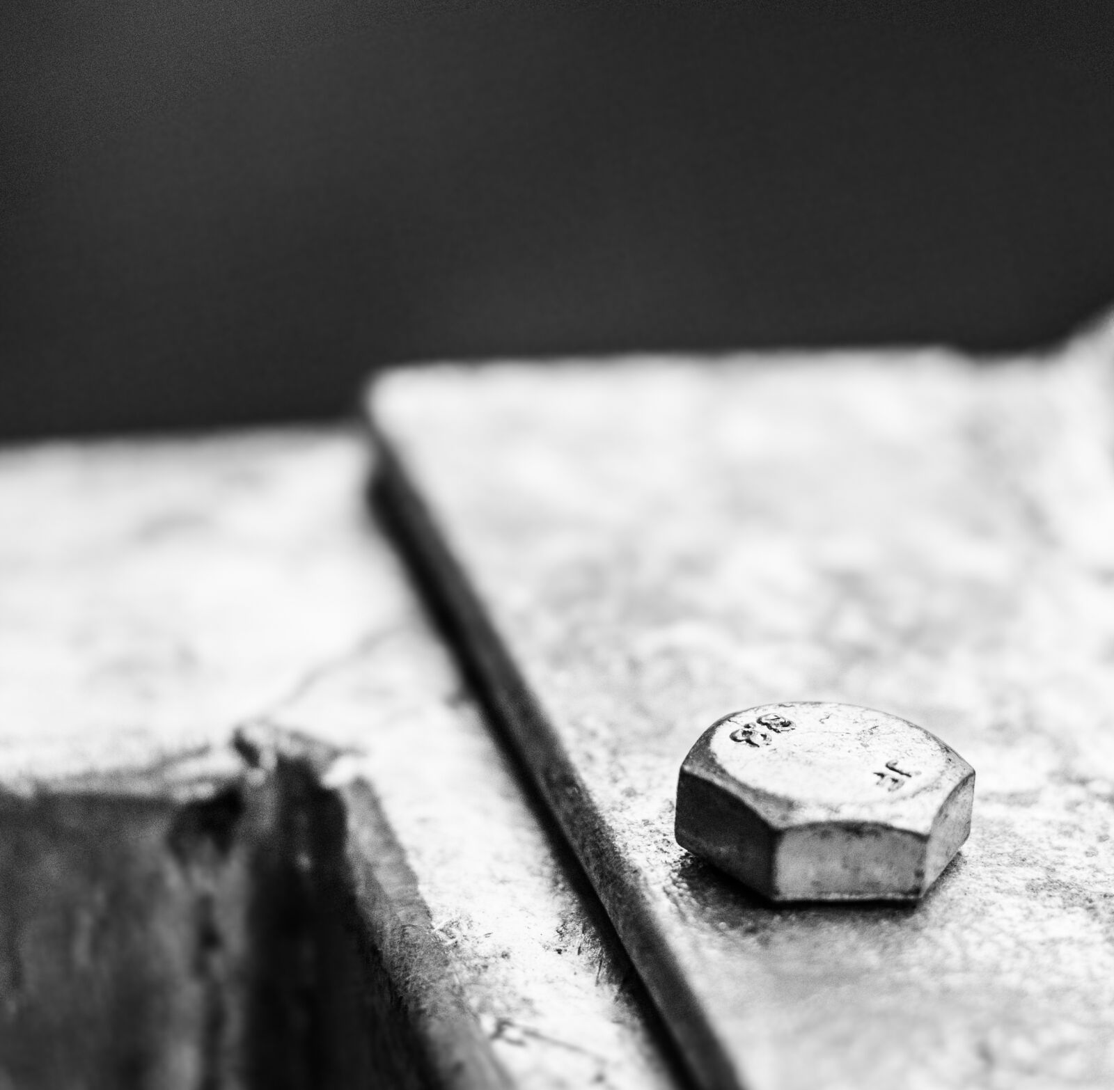 Canon EOS 700D (EOS Rebel T5i / EOS Kiss X7i) + Canon EF 50mm F1.8 STM sample photo. Screw, work, iron photography