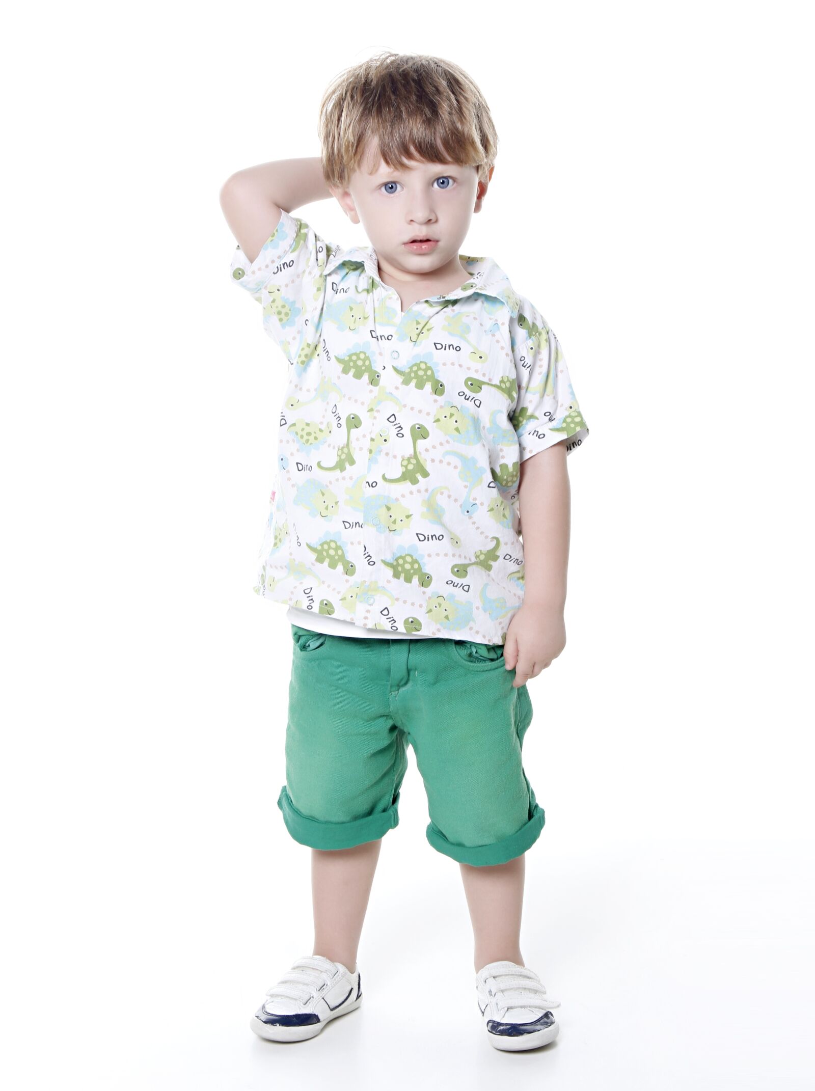 Canon EOS 60D + Canon EF 24-105mm F4L IS USM sample photo. Looking, child, cute photography