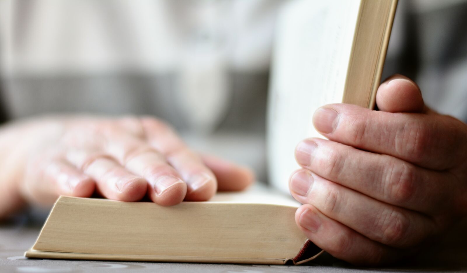 Nikon D5200 sample photo. Hands, book, read photography