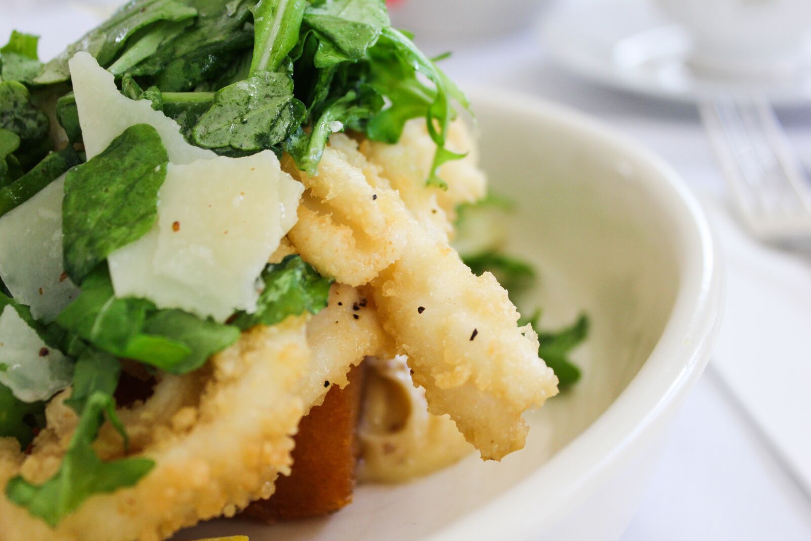 Canon EOS 550D (EOS Rebel T2i / EOS Kiss X4) sample photo. Food, restaurant, squid salad photography