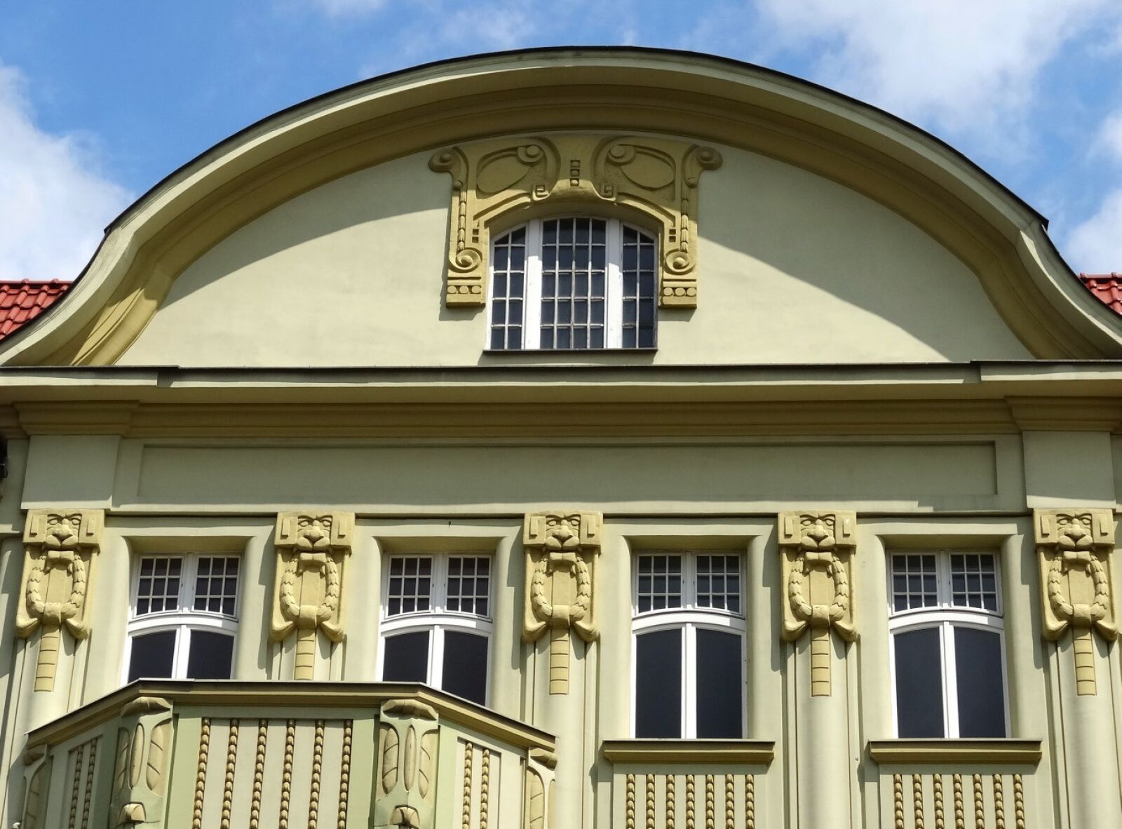 Sony Cyber-shot DSC-HX20V sample photo. Mickiewicza street, bydgoszcz, gable photography