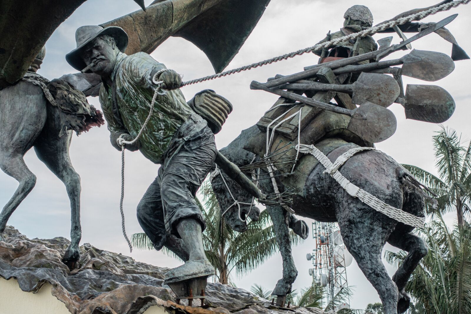Sony Cyber-shot DSC-RX100 III sample photo. Statue, horses, manizales photography