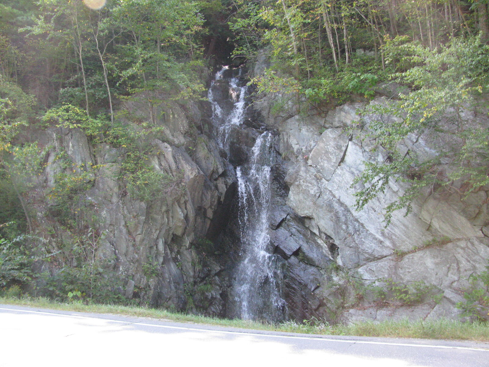Canon POWERSHOT SX100 IS sample photo. Waterfall, next, to, road photography