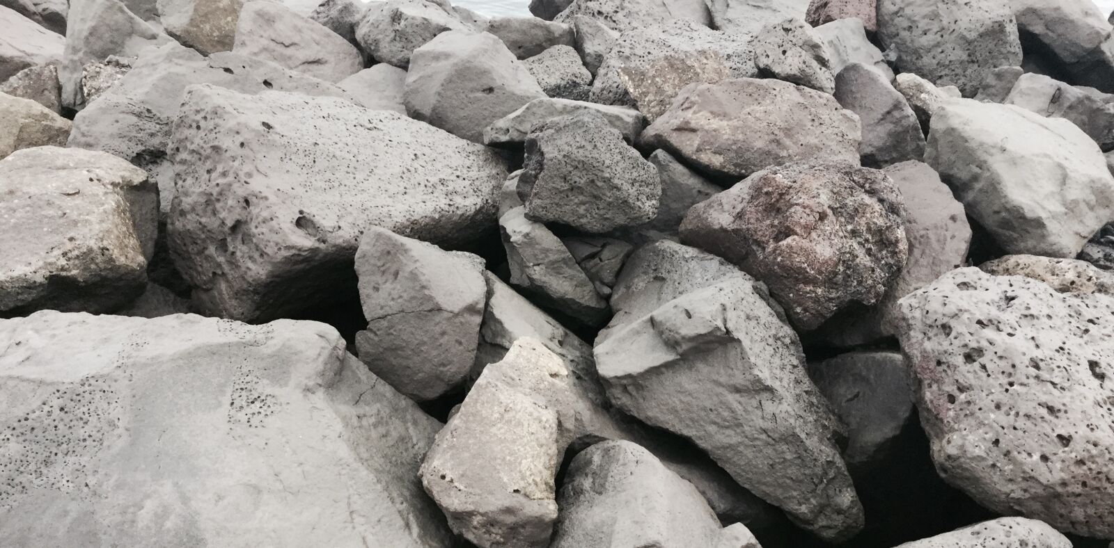 iPad Air 2 back camera 3.3mm f/2.4 sample photo. Stones, beach stones, stone photography