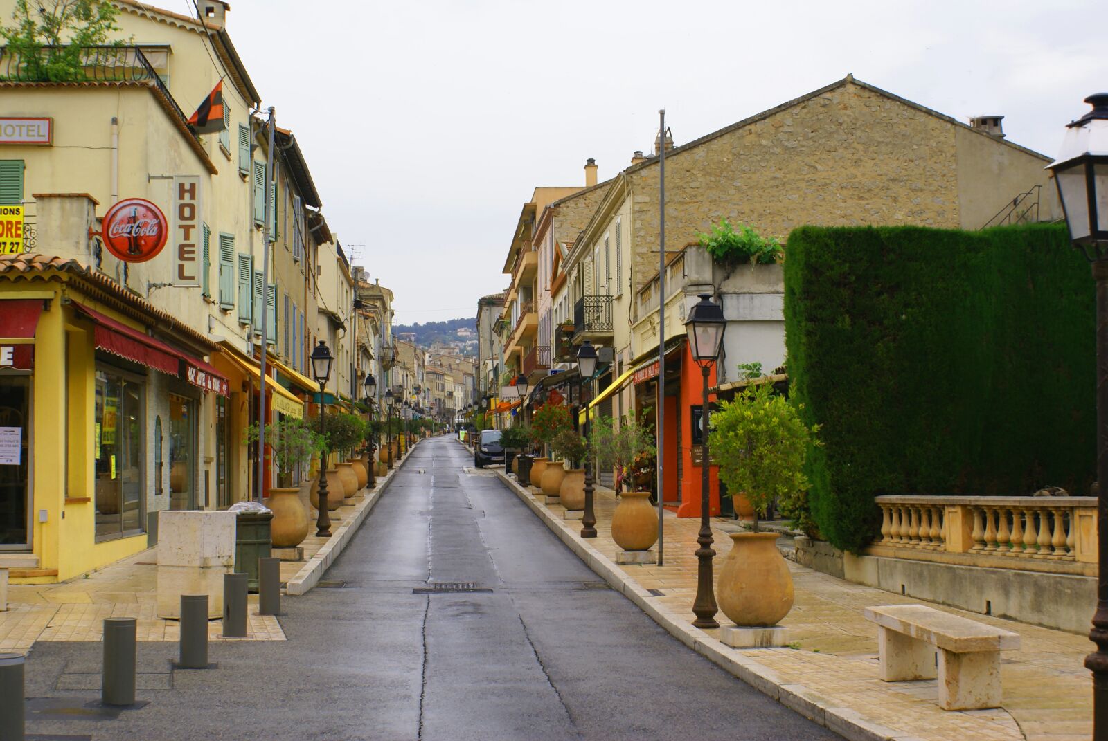 Sony Alpha DSLR-A100 sample photo. Road, building, downtown photography
