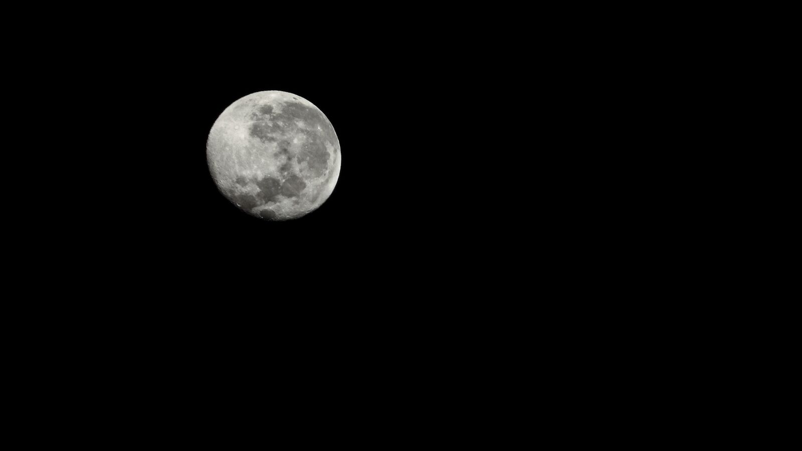 Nikon Coolpix P100 sample photo. Moon, tripod photography