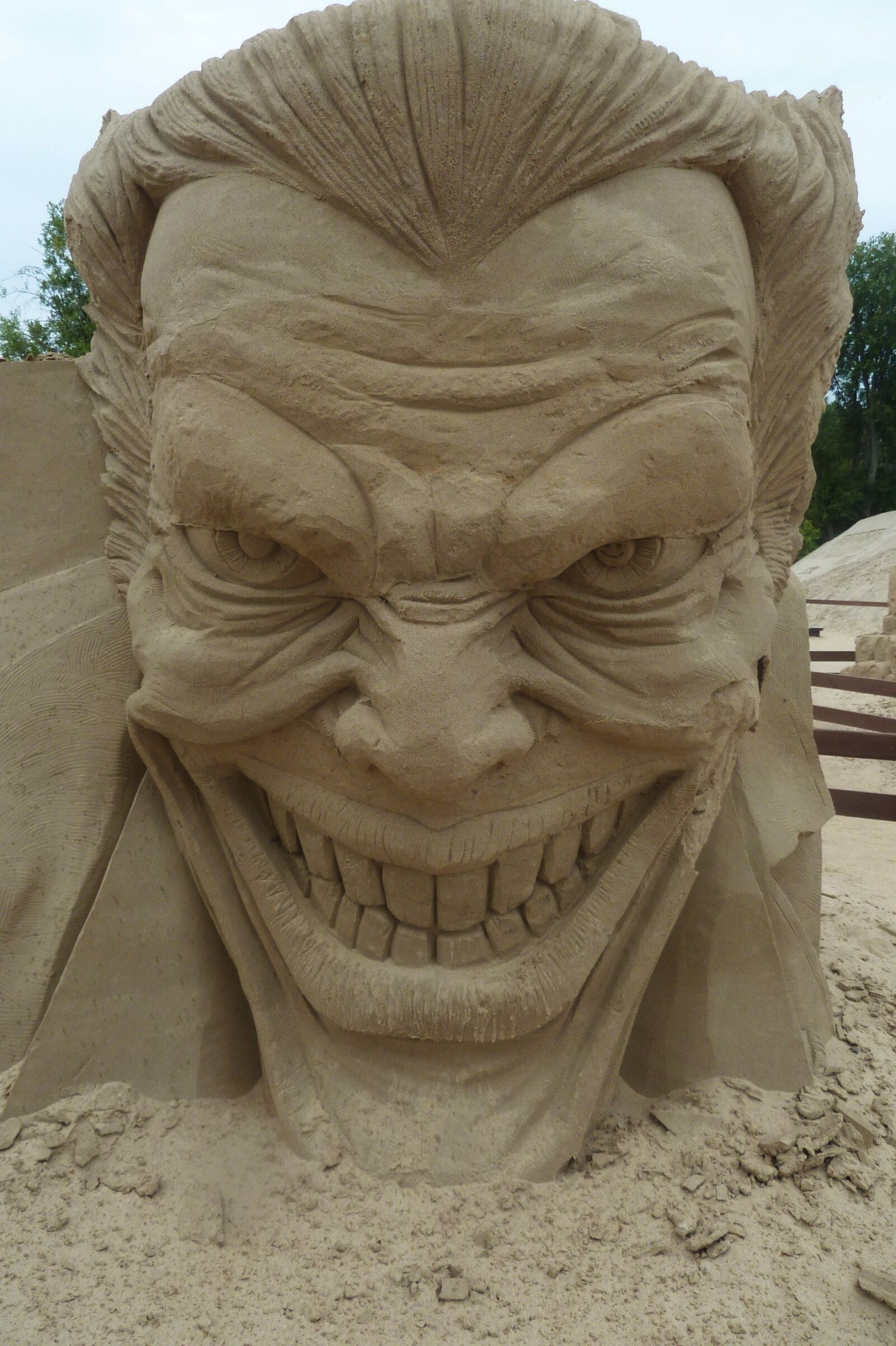 Panasonic Lumix DMC-ZS7 (Lumix DMC-TZ10) sample photo. Finland, sand art, joker photography