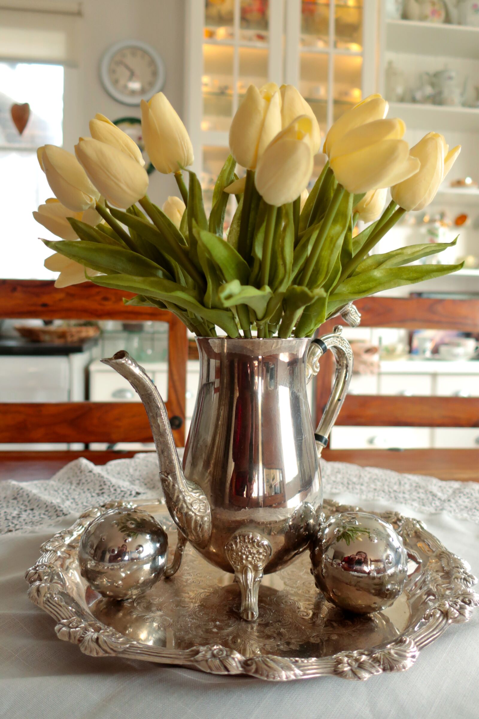 Canon PowerShot G9 X Mark II sample photo. Table, tulips, kitchen photography
