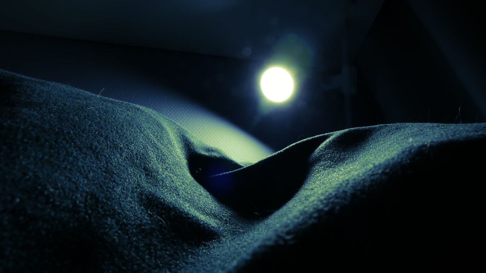 Panasonic Lumix DMC-FZ300 sample photo. Pillow, light, night photography