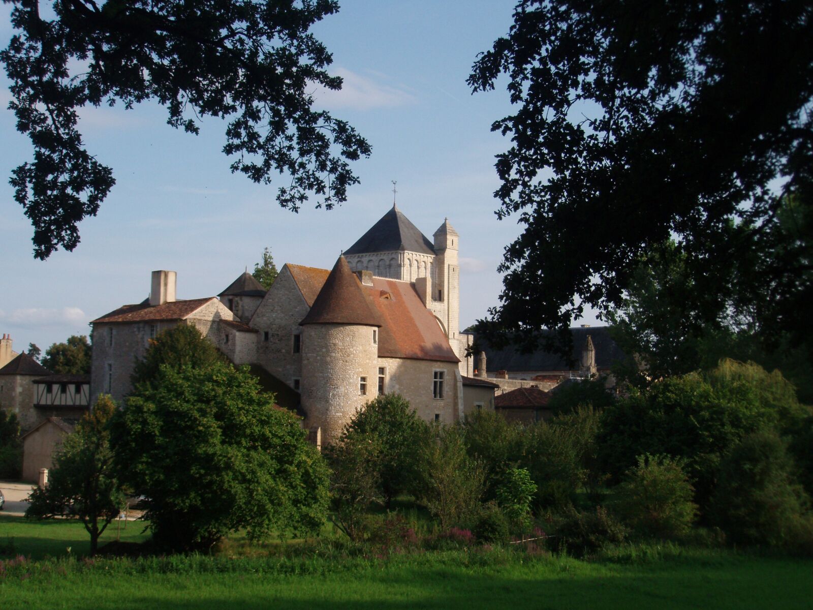 Olympus u740,S740 sample photo. Landscape, abbey, building photography