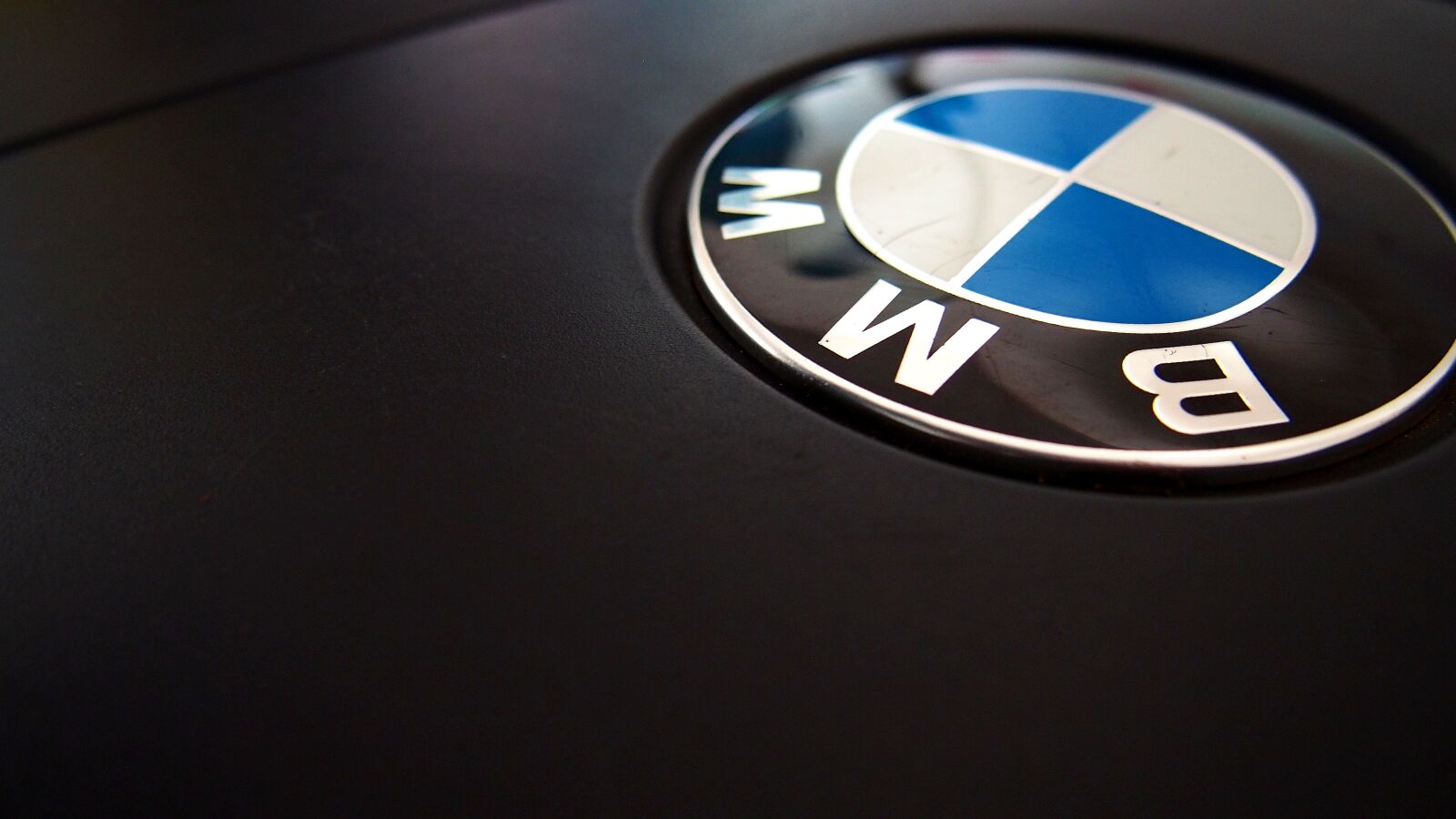 Olympus PEN E-PL6 sample photo. Logo, car, auto photography