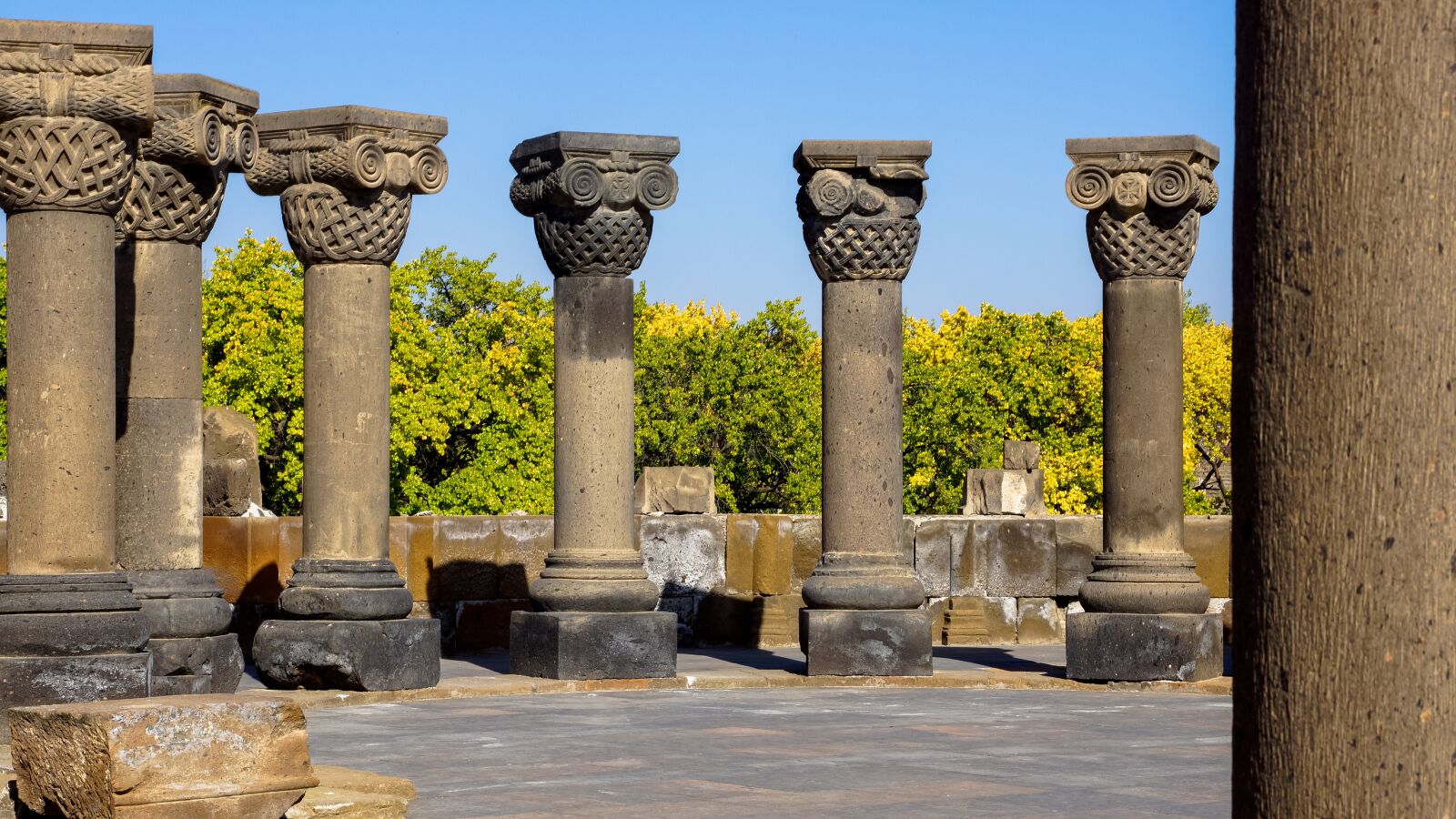 Sony DT 18-135mm F3.5-5.6 SAM sample photo. Column, ornament, ruin photography
