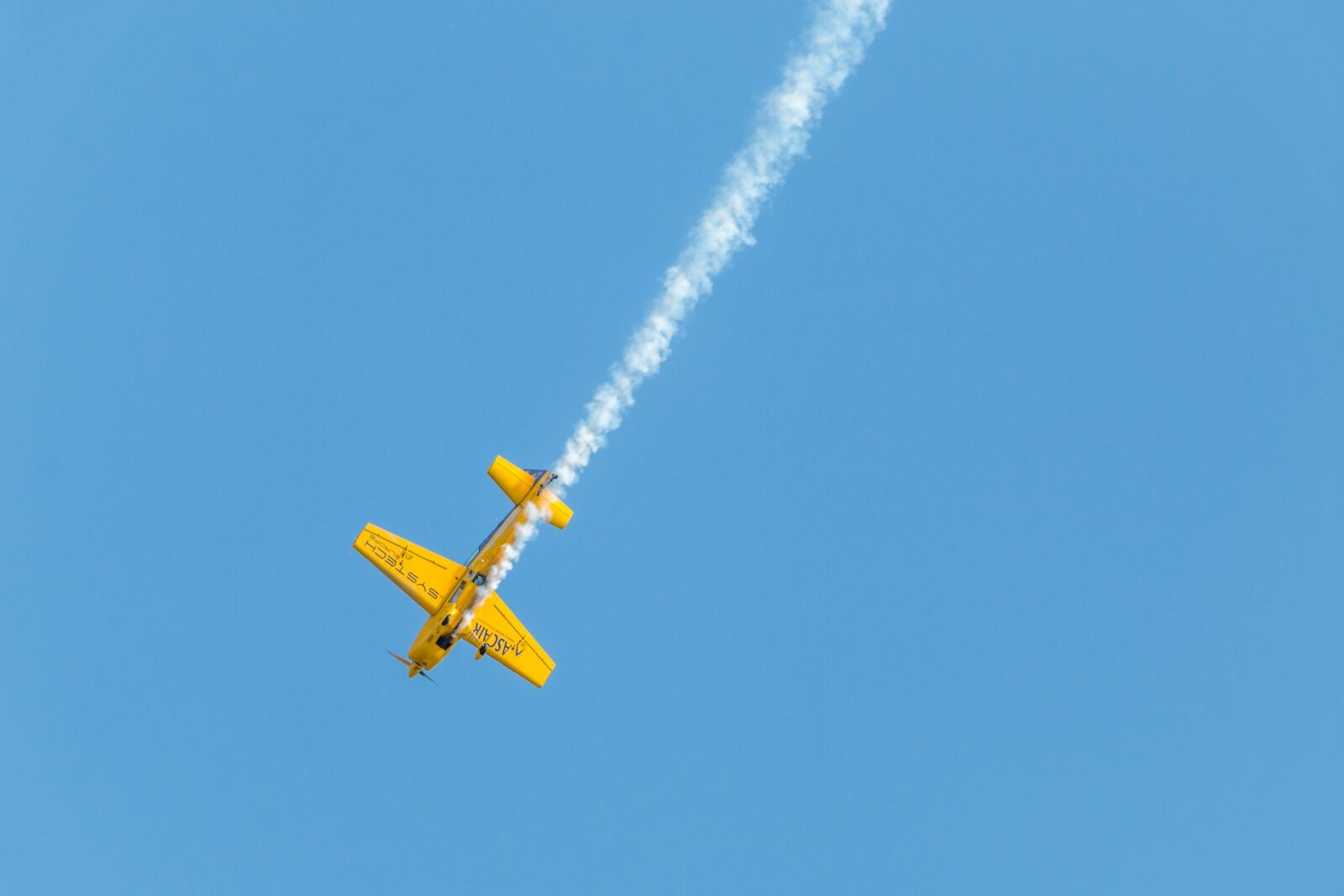 150-600mm F5-6.3 DG OS HSM | Contemporary 015 sample photo. Extra 300, aircraft, flying photography