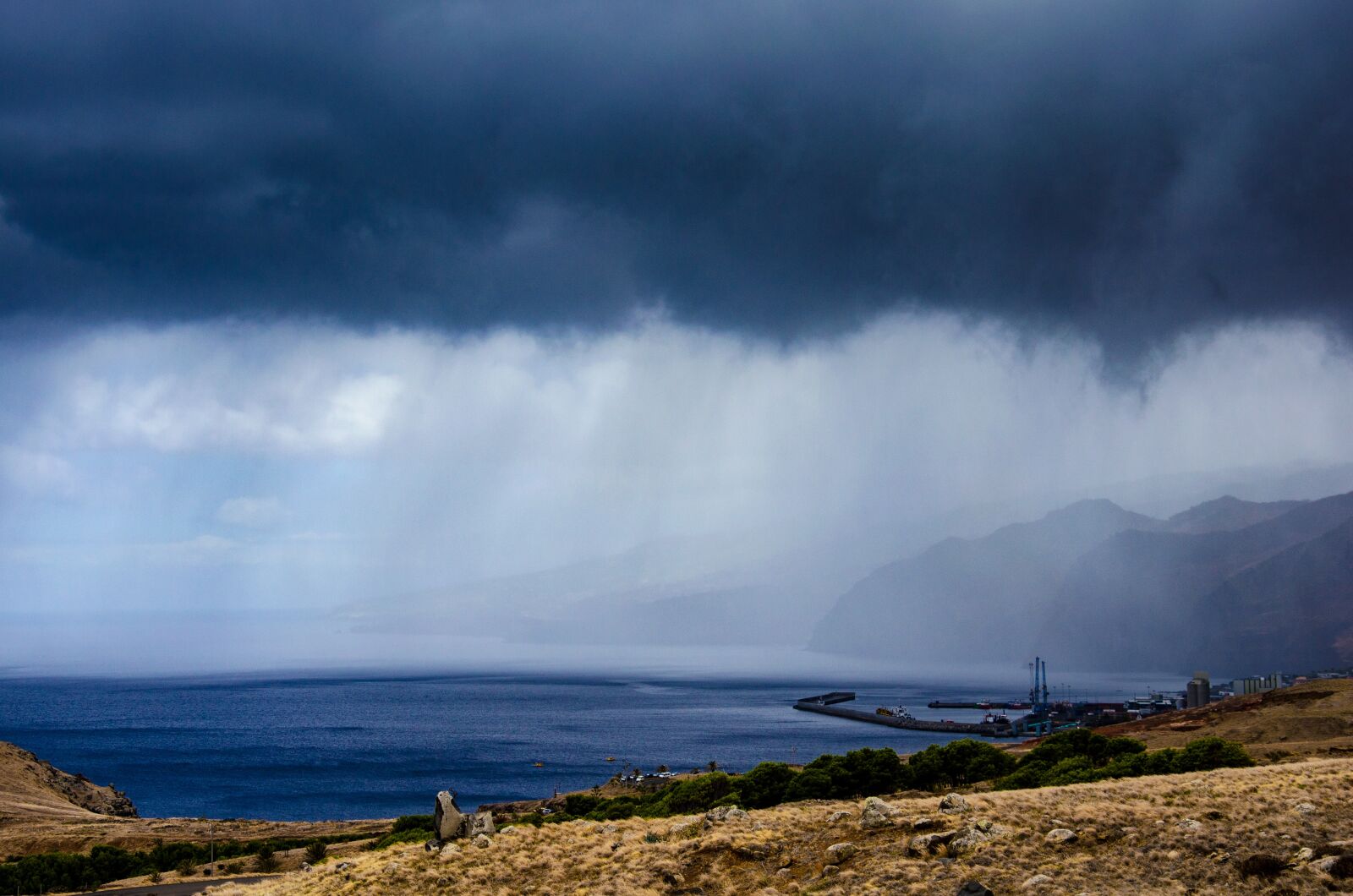 Nikon D5100 sample photo. Madeira, sea, dark clouds photography