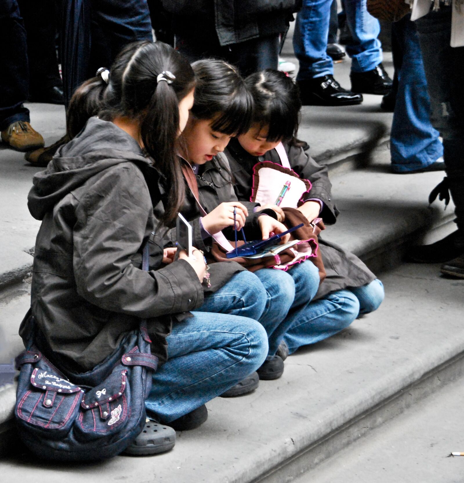 Nikon D60 sample photo. Girls, sisters, reading photography