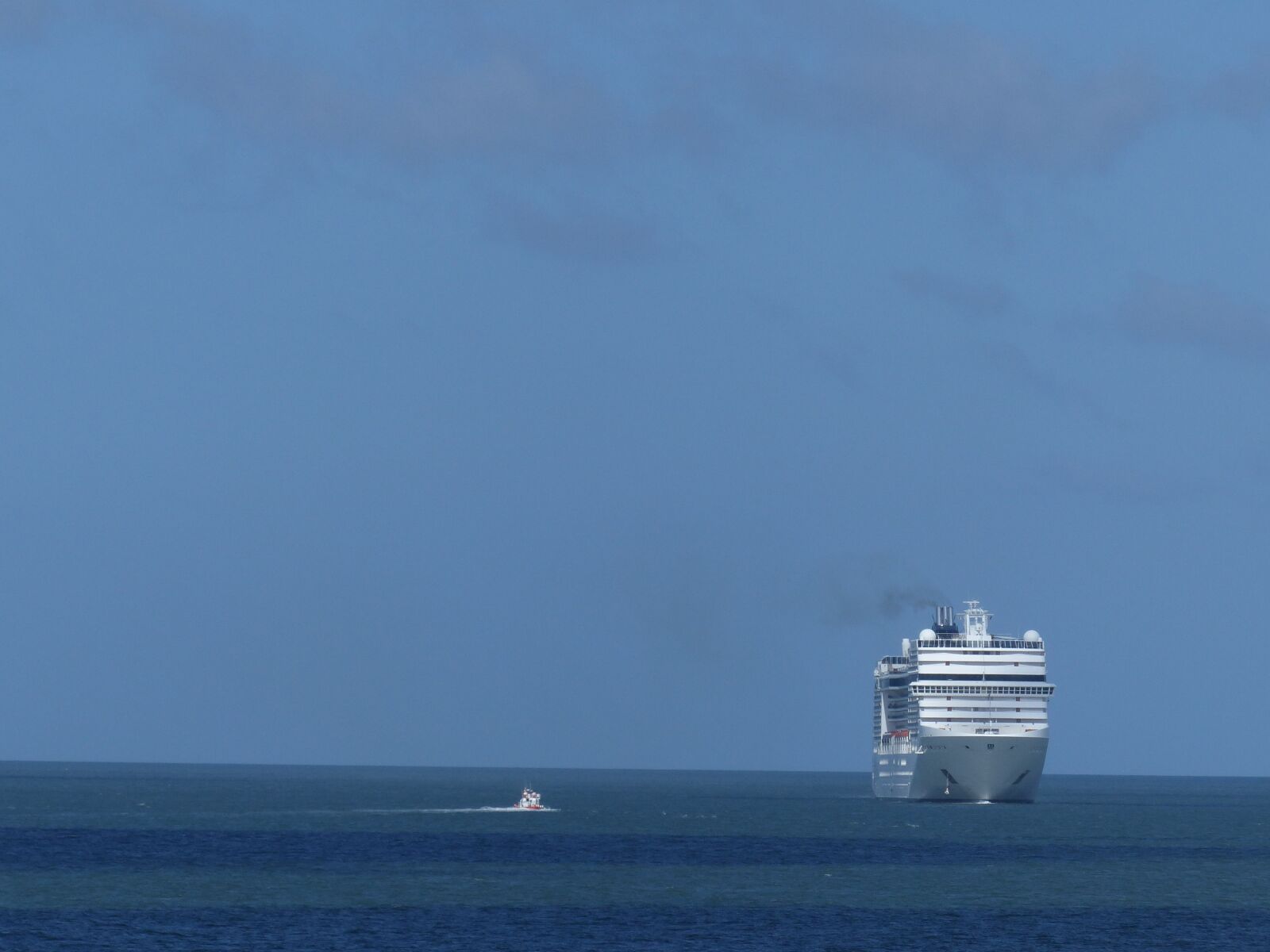 Panasonic Lumix DMC-FZ200 sample photo. Sea, boat, holiday photography