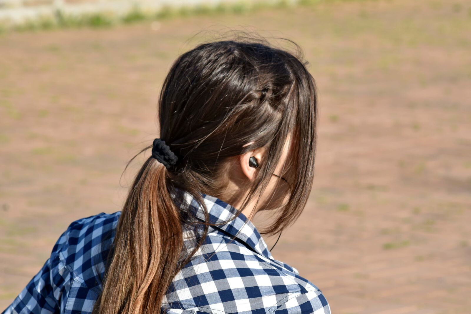 Nikon D5500 sample photo. Adolescence, brunette, earphones, relaxation photography