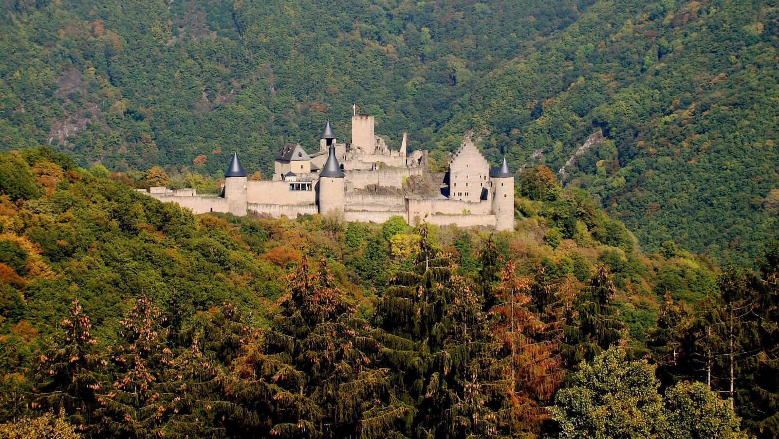 Sony Cyber-shot DSC-H50 sample photo. Castle, architecture, nature photography