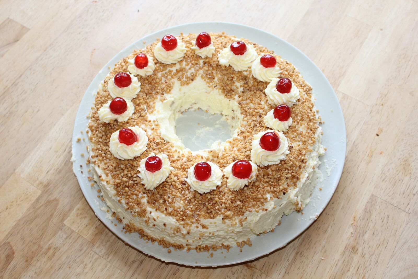 Canon EOS 550D (EOS Rebel T2i / EOS Kiss X4) sample photo. Cake, frankfurt wreath, wreath photography