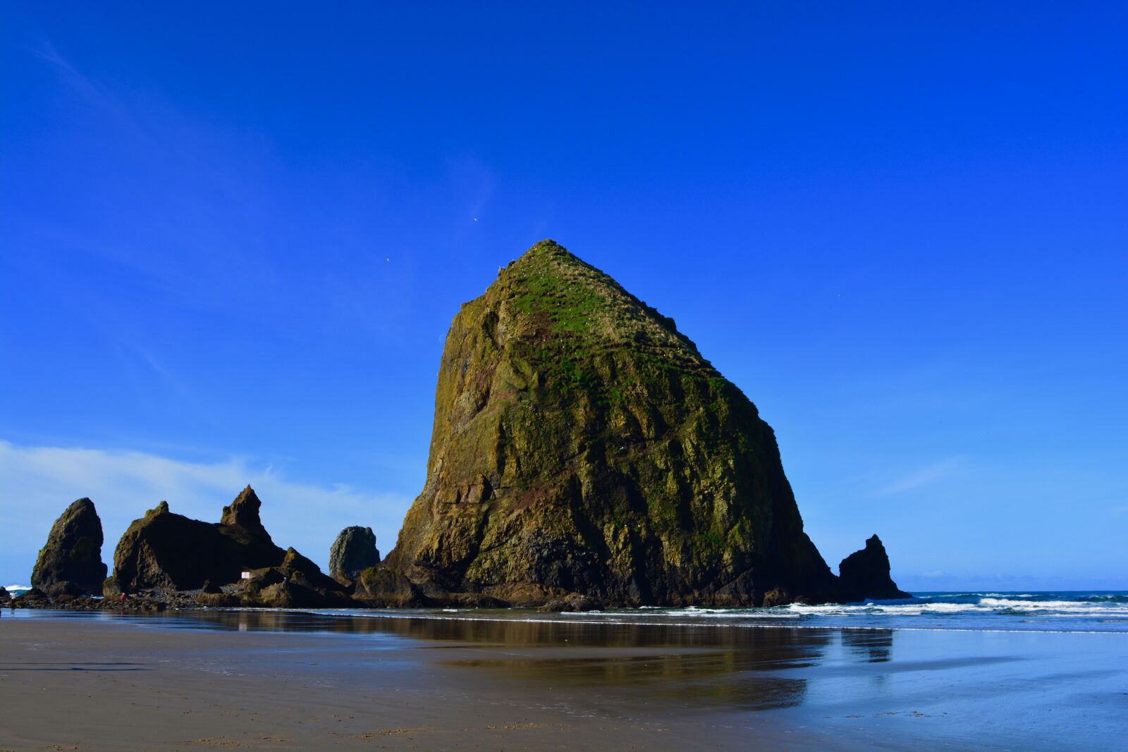 Nikon D5200 sample photo. Rock, cannon beach, oregon photography