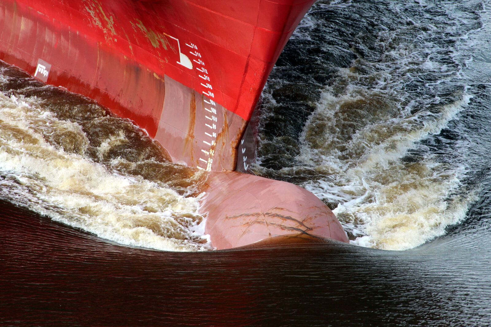 Canon EOS 600D (Rebel EOS T3i / EOS Kiss X5) sample photo. Ship, shipping, bulbous bow photography