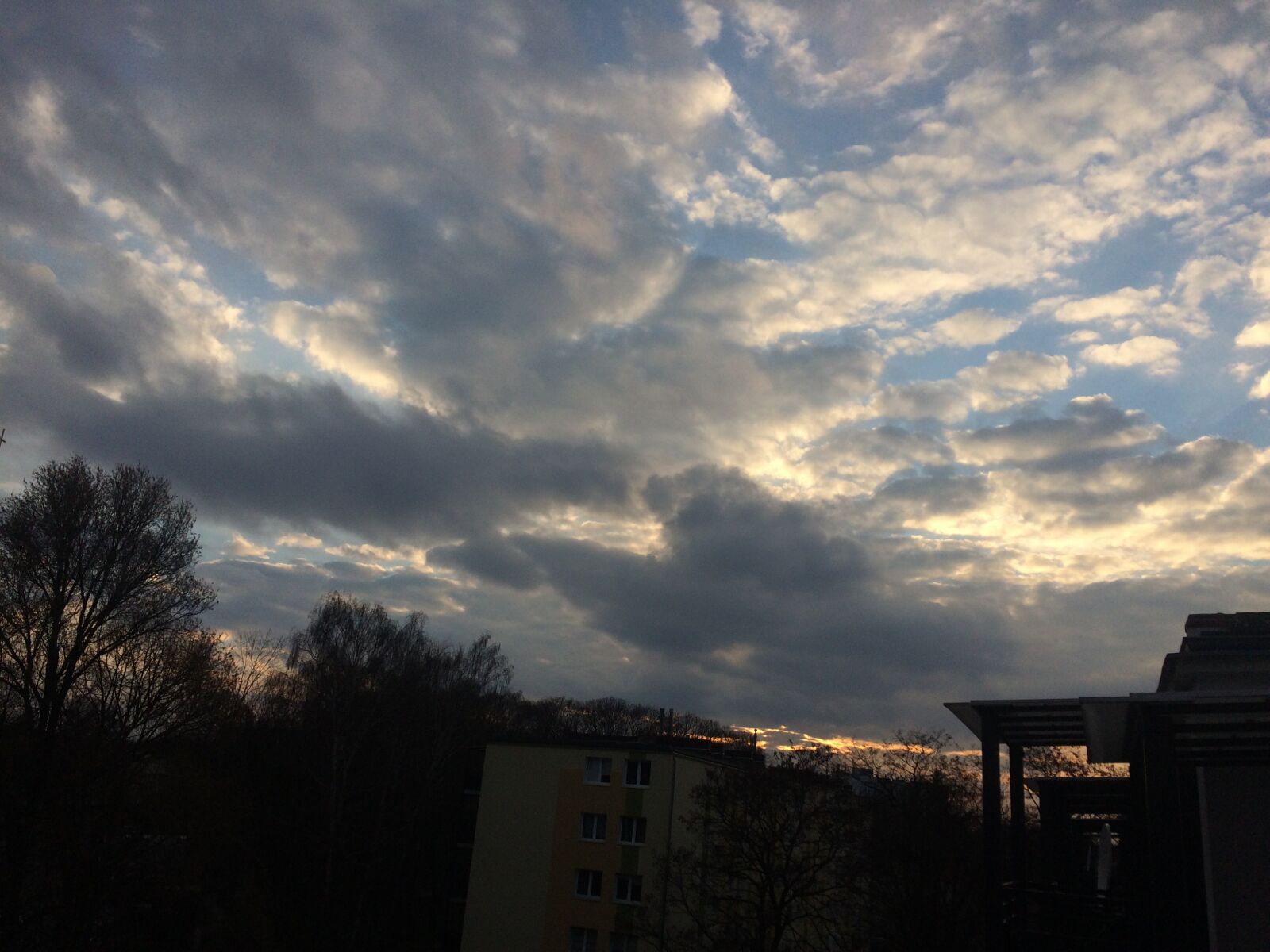 iPhone 5s back camera 4.15mm f/2.2 sample photo. Sunset, sky, clouds photography