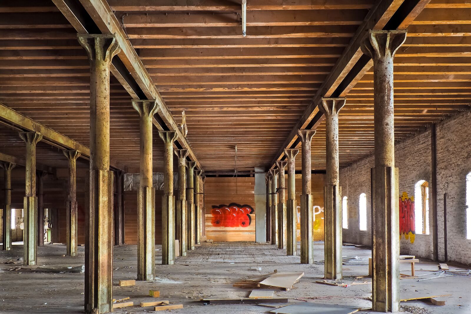 Olympus OM-D E-M10 sample photo. Lost places, warehouse, stock photography