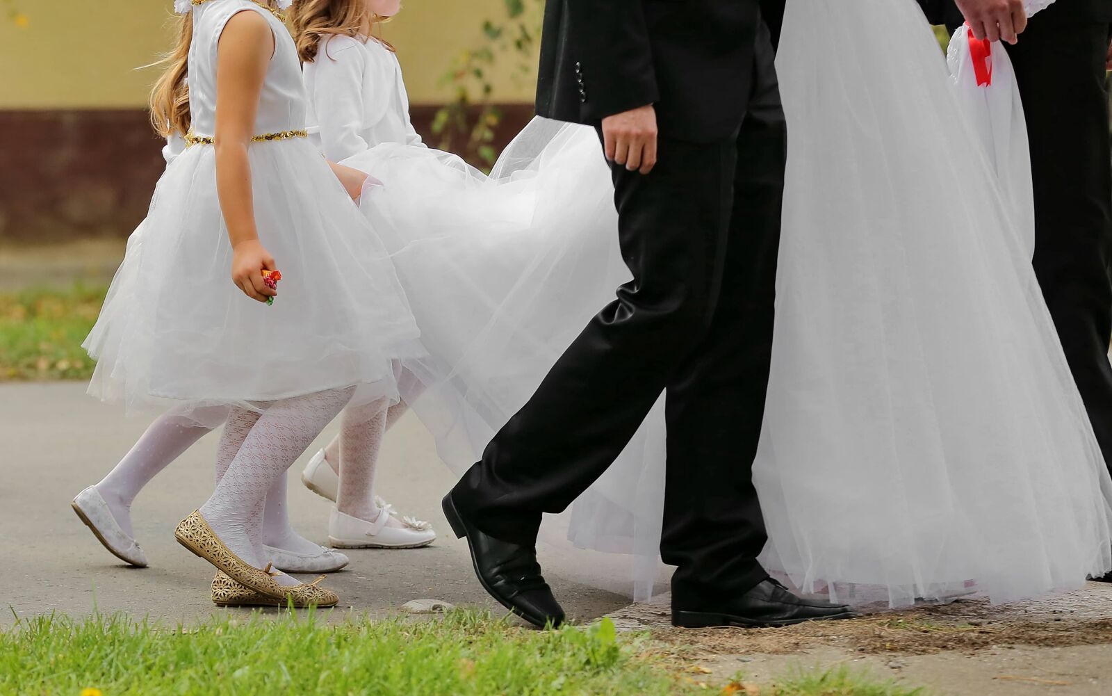 Canon EOS 5D Mark III sample photo. Ceremony, children, fashion, legs photography