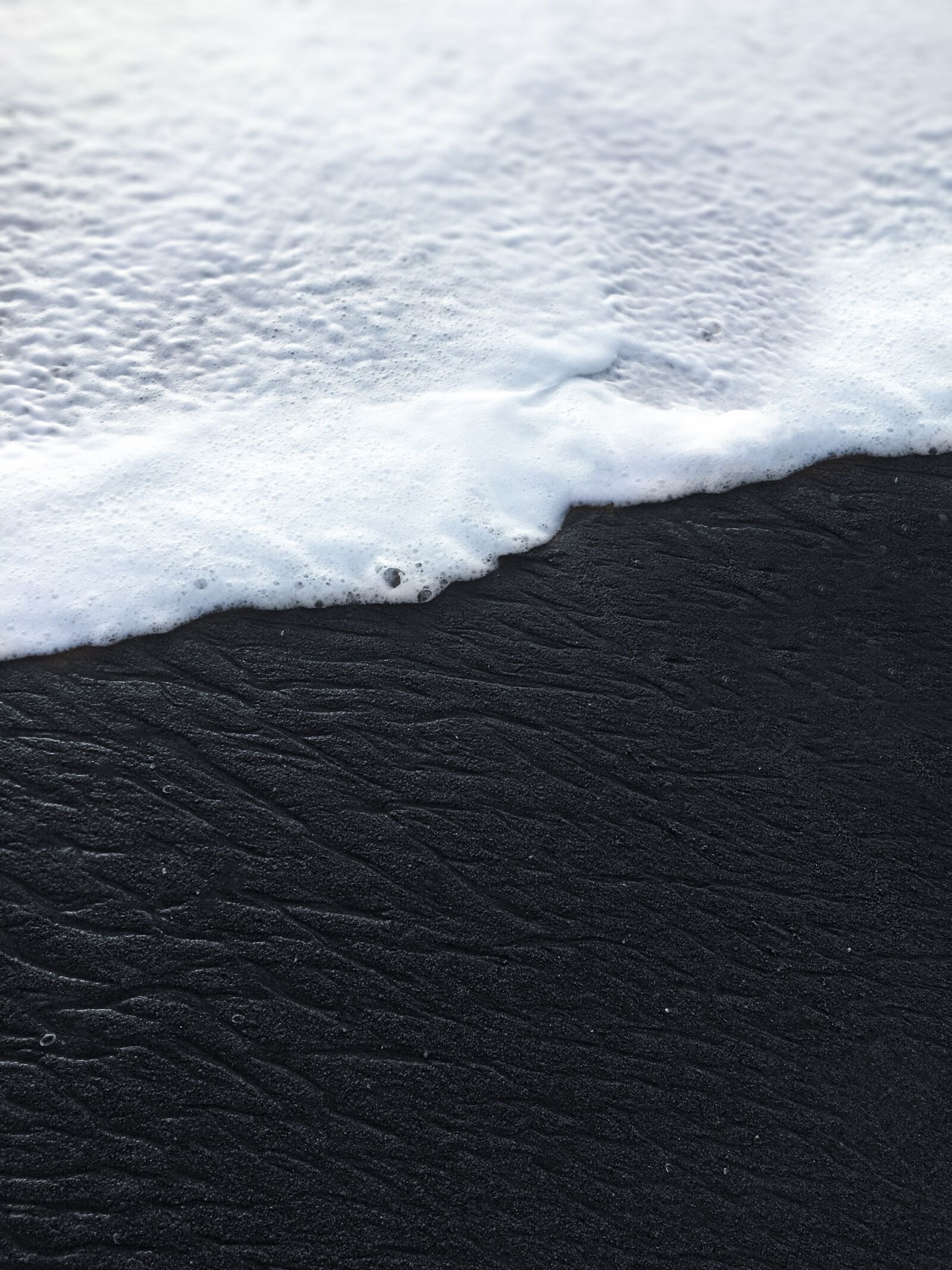 iPhone 6s back camera 4.15mm f/2.2 sample photo. Beach, minimals, water photography