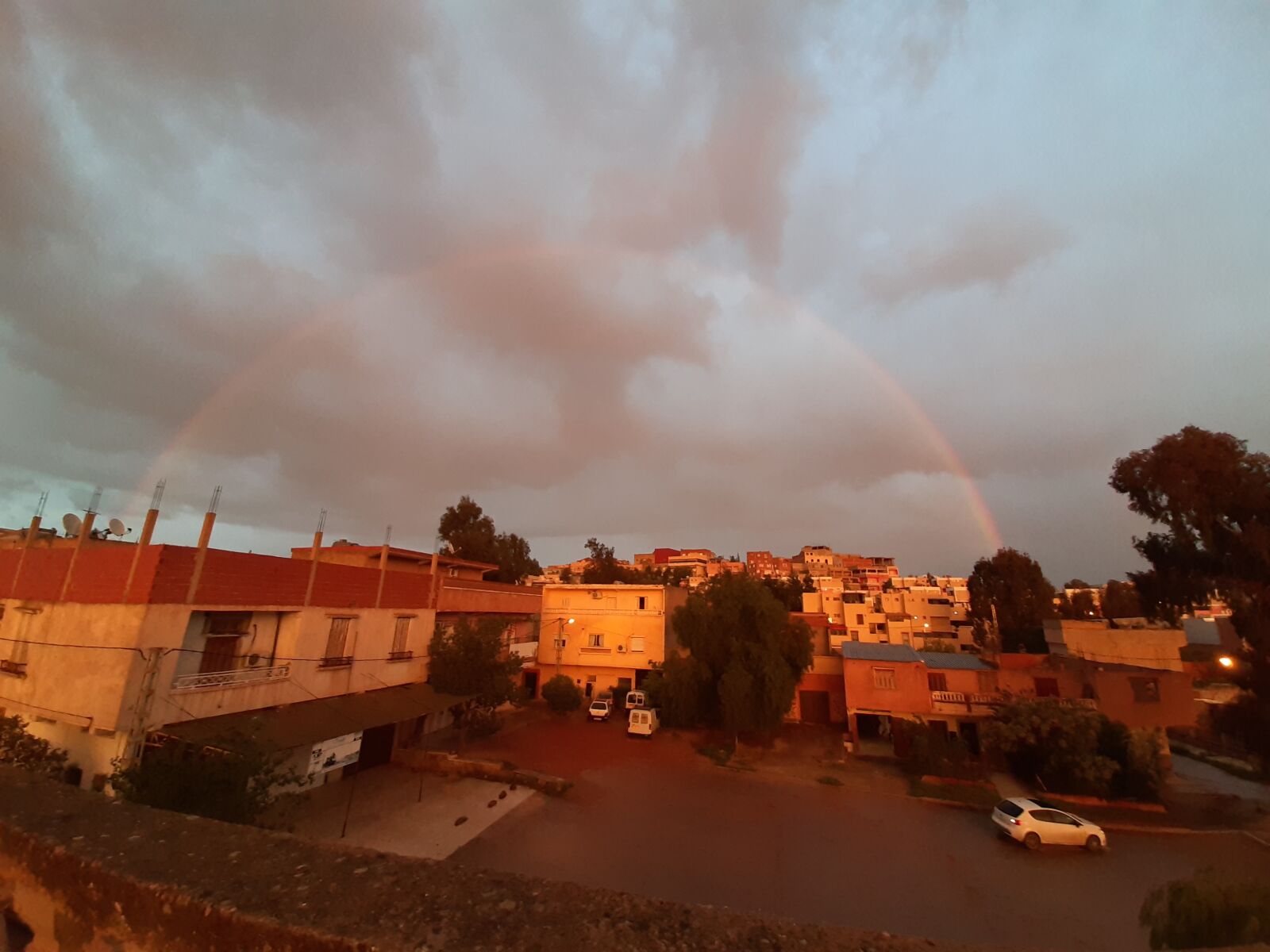 Samsung Galaxy A50 sample photo. Sky, rain, arc photography
