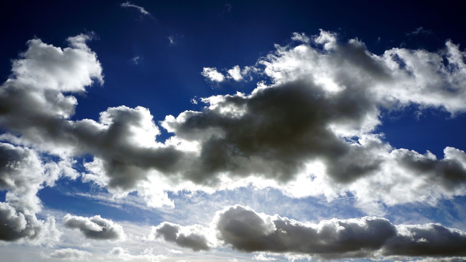 Sony Alpha NEX-5N + Sony E 18-55mm F3.5-5.6 OSS sample photo. Sky, cloud, blue photography