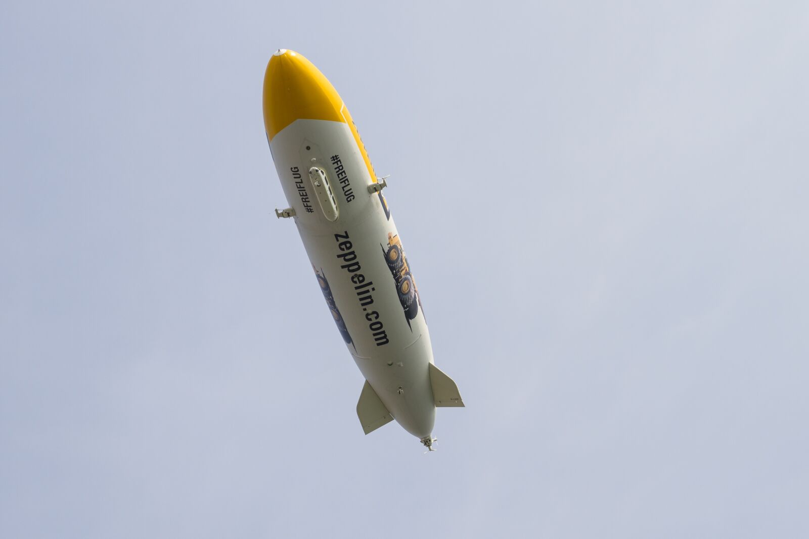 Canon EOS 7D sample photo. Zeppelin, airship, aircraft photography