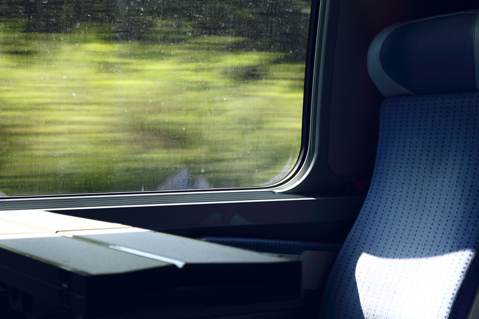 Canon EOS 1300D (EOS Rebel T6 / EOS Kiss X80) sample photo. Train, seat, drive photography