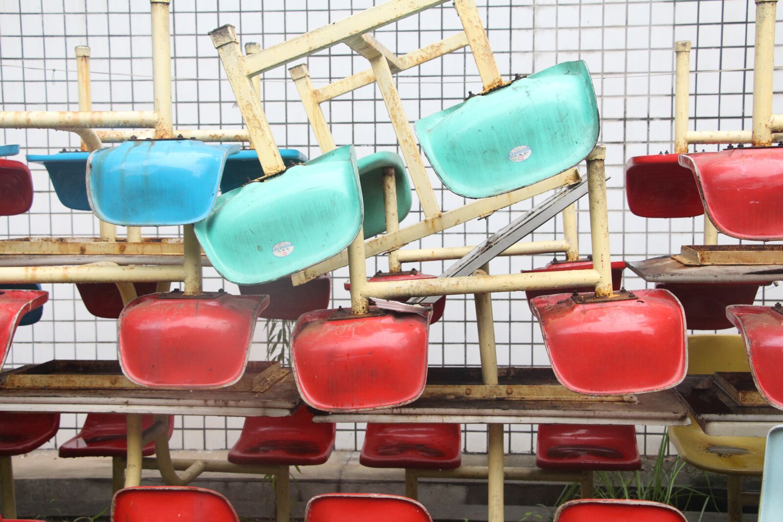 Canon EOS 700D (EOS Rebel T5i / EOS Kiss X7i) sample photo. Seat, color, lonely photography