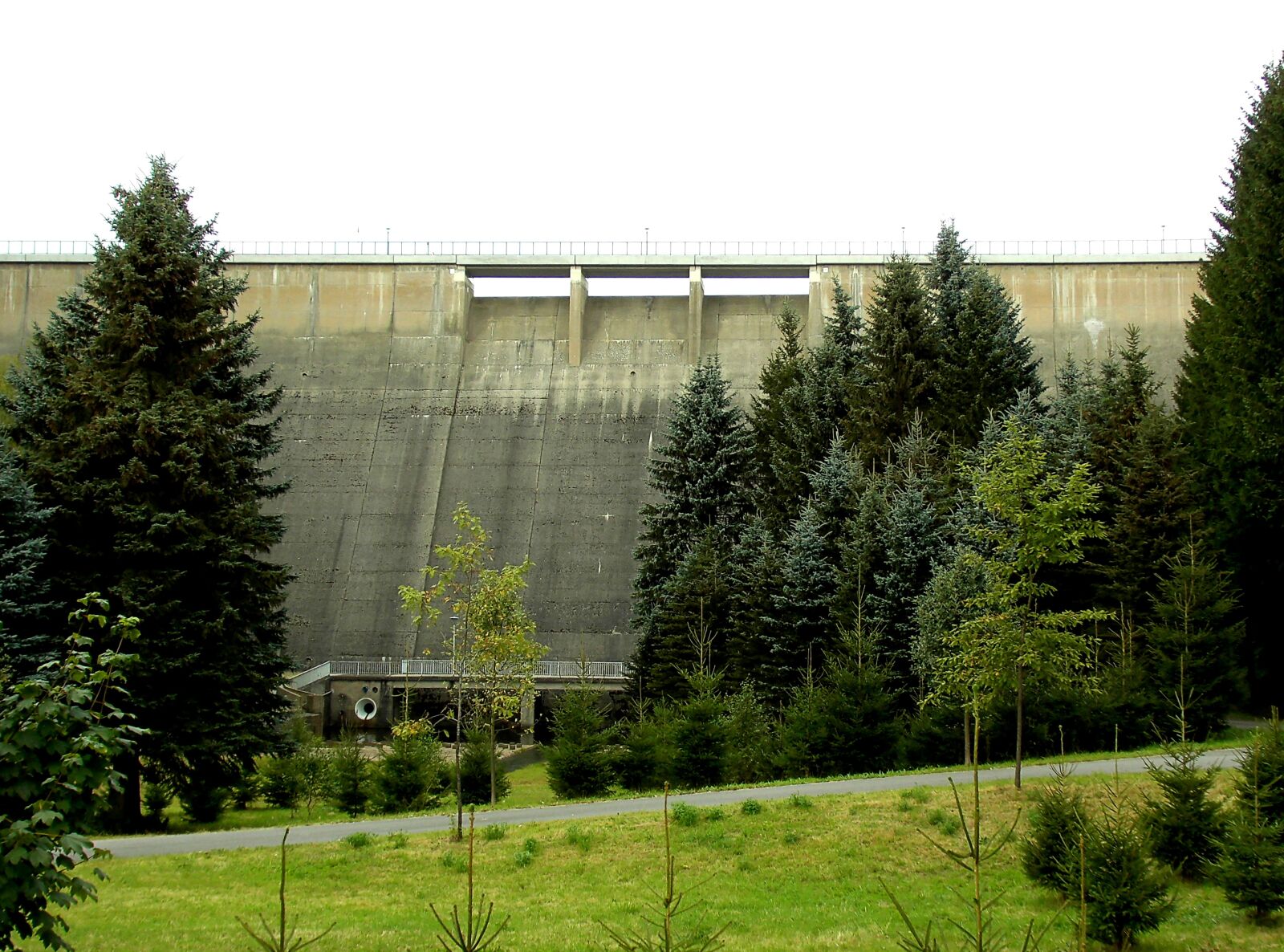 MEDION MD86824 sample photo. Neuhausen, ore mountains, dam photography