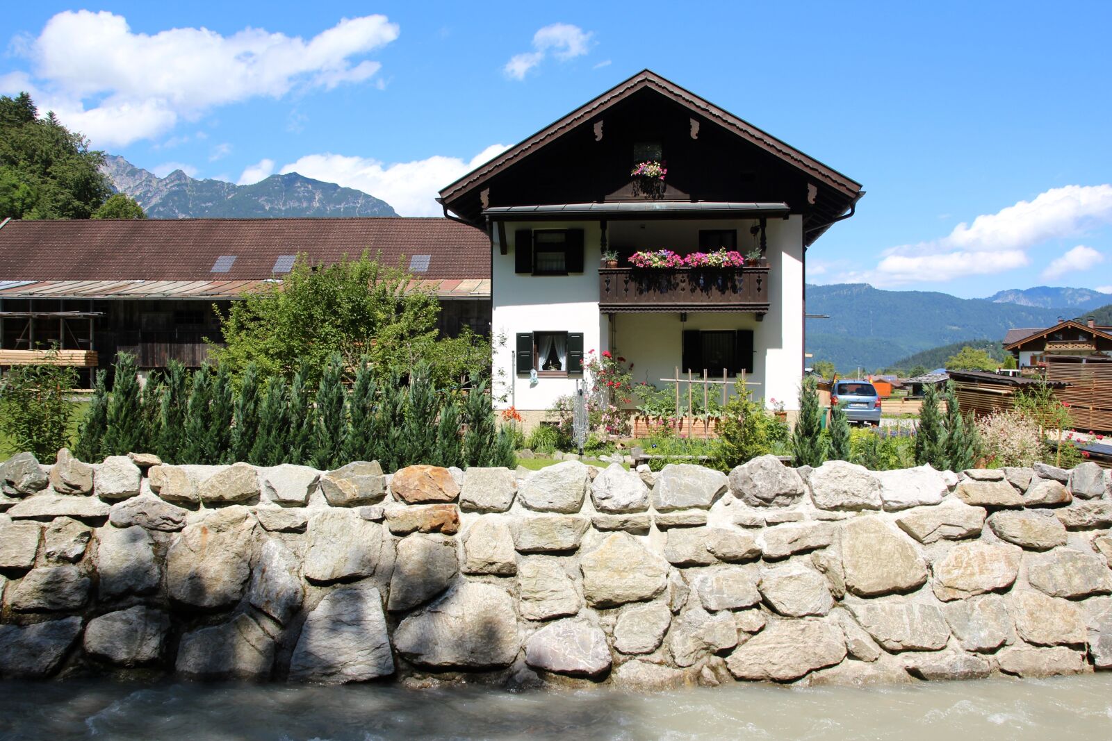 Canon EOS 600D (Rebel EOS T3i / EOS Kiss X5) sample photo. Bavaria, house, blue sky photography