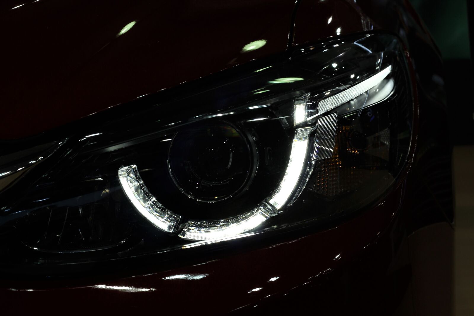 Canon EOS 600D (Rebel EOS T3i / EOS Kiss X5) + Canon EF 50mm F1.8 II sample photo. Car, mazda 6, front light photography