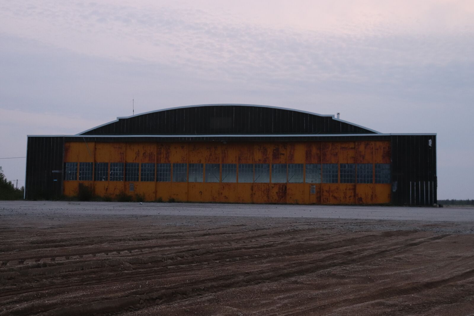 Canon EOS 77D (EOS 9000D / EOS 770D) sample photo. Hangar, airport, urbex photography