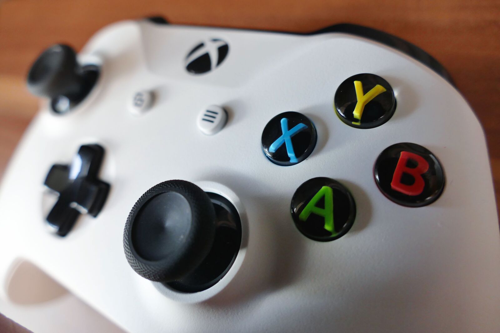 Panasonic Lumix DMC-FZ1000 sample photo. X box, console, joypad photography