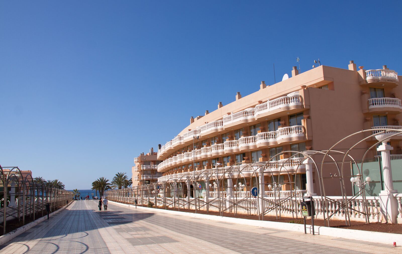 Canon EOS 50D sample photo. Hotel apartments, promenade, luxury photography