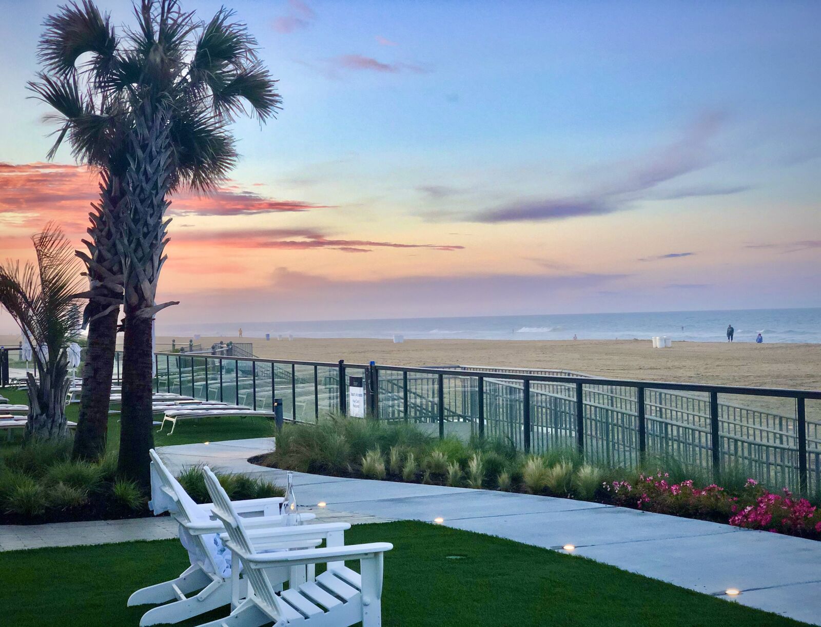 iPhone X back dual camera 6mm f/2.4 sample photo. Sunset, beach, sky photography