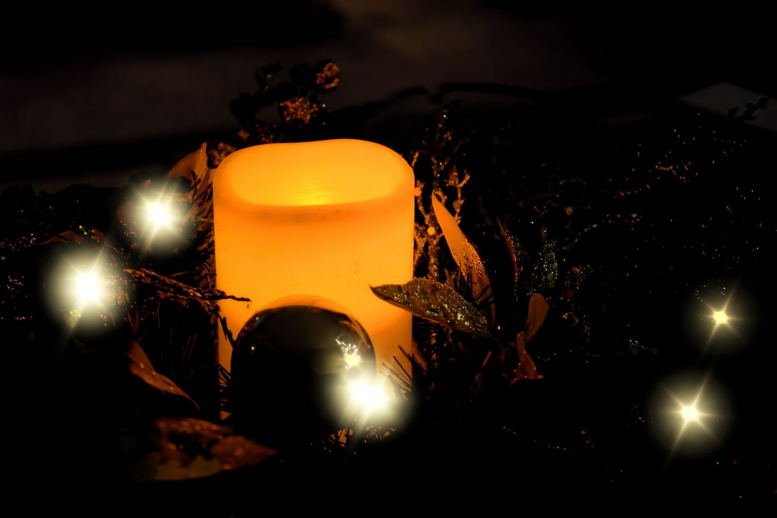 Nikon D5100 sample photo. Candle, candlelight, christmas bauble photography