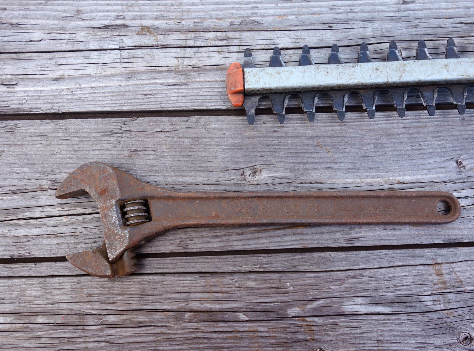 Sony Cyber-shot DSC-RX100 sample photo. Tool, wrench, saw photography