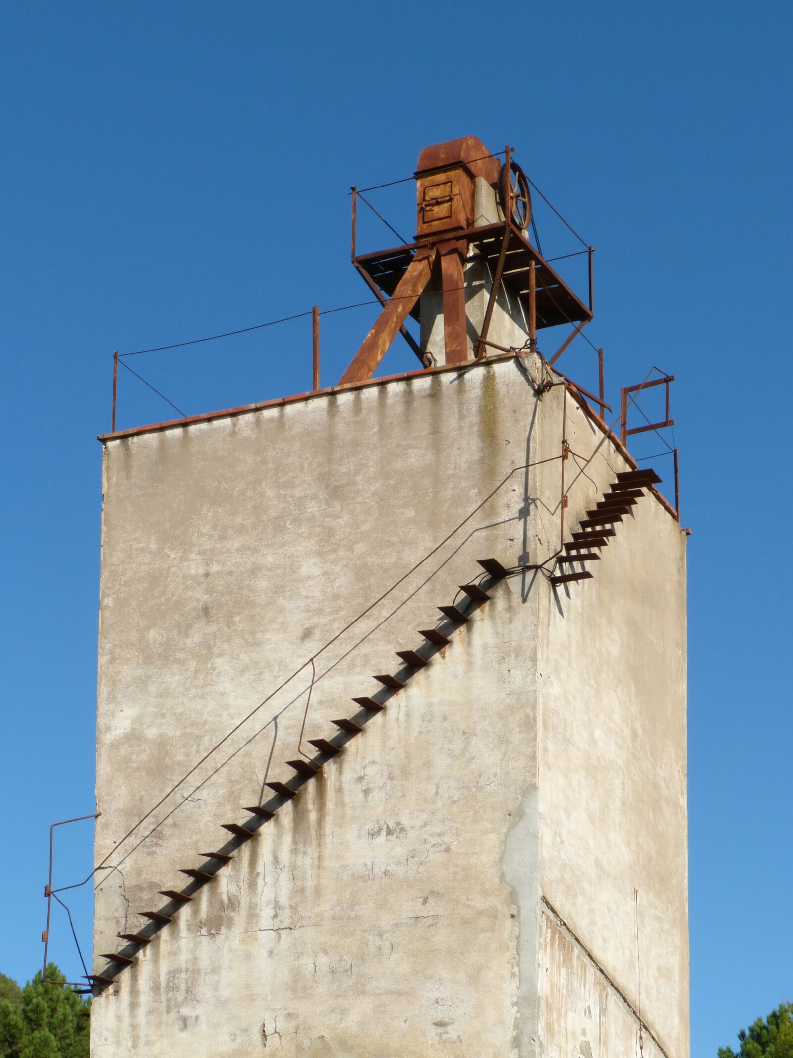 Panasonic DMC-FZ62 sample photo. Tower, plaster, factory photography