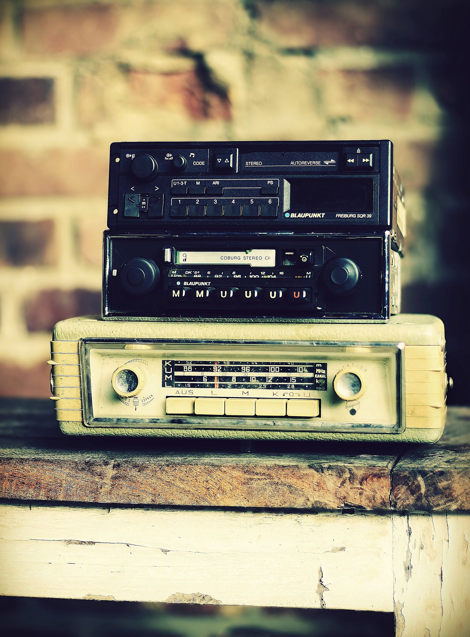 Canon EOS 100D (EOS Rebel SL1 / EOS Kiss X7) sample photo. Car radios, retro, generations photography